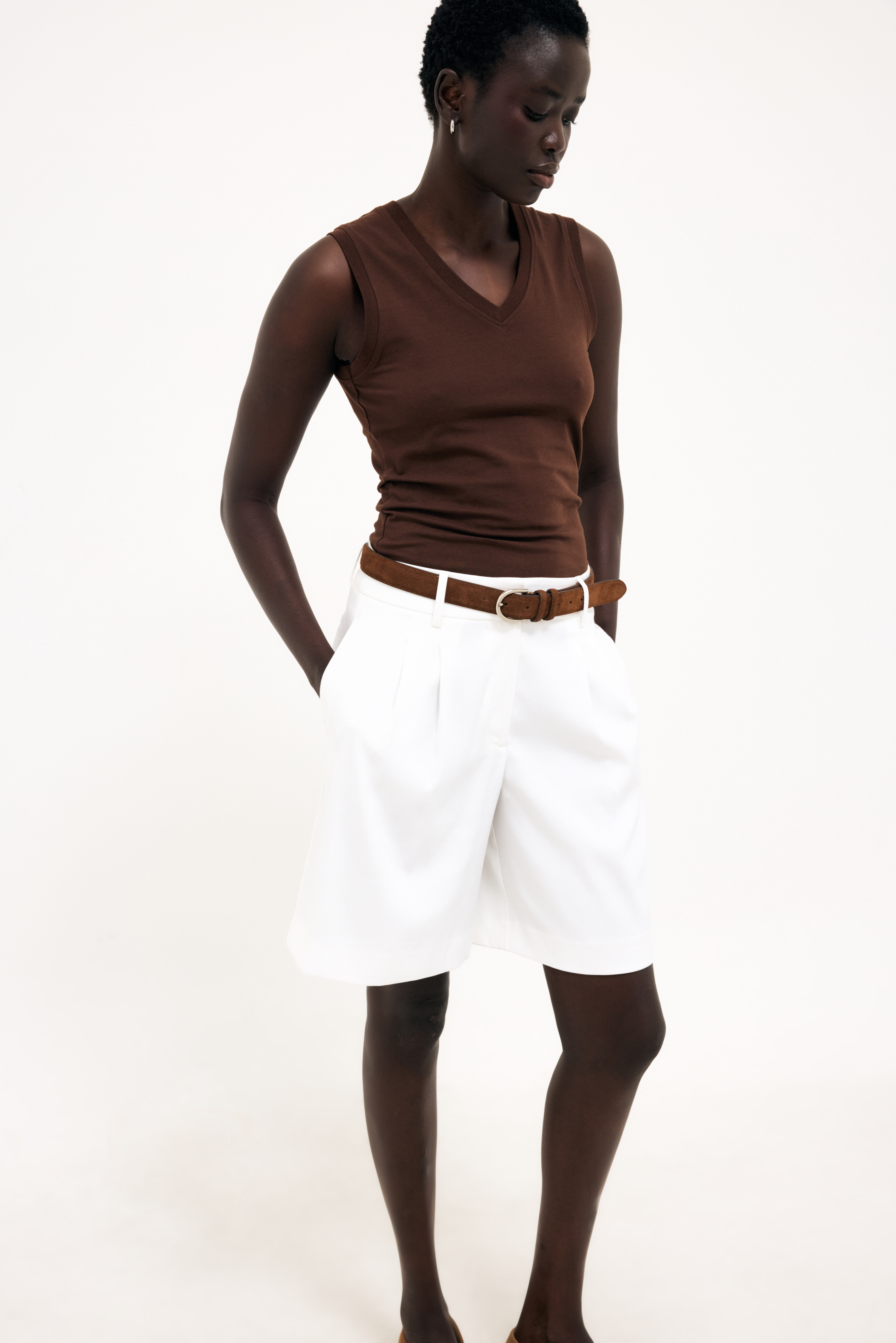 Wide leg mid waist shorts white — shorts med fickor från NA-KD