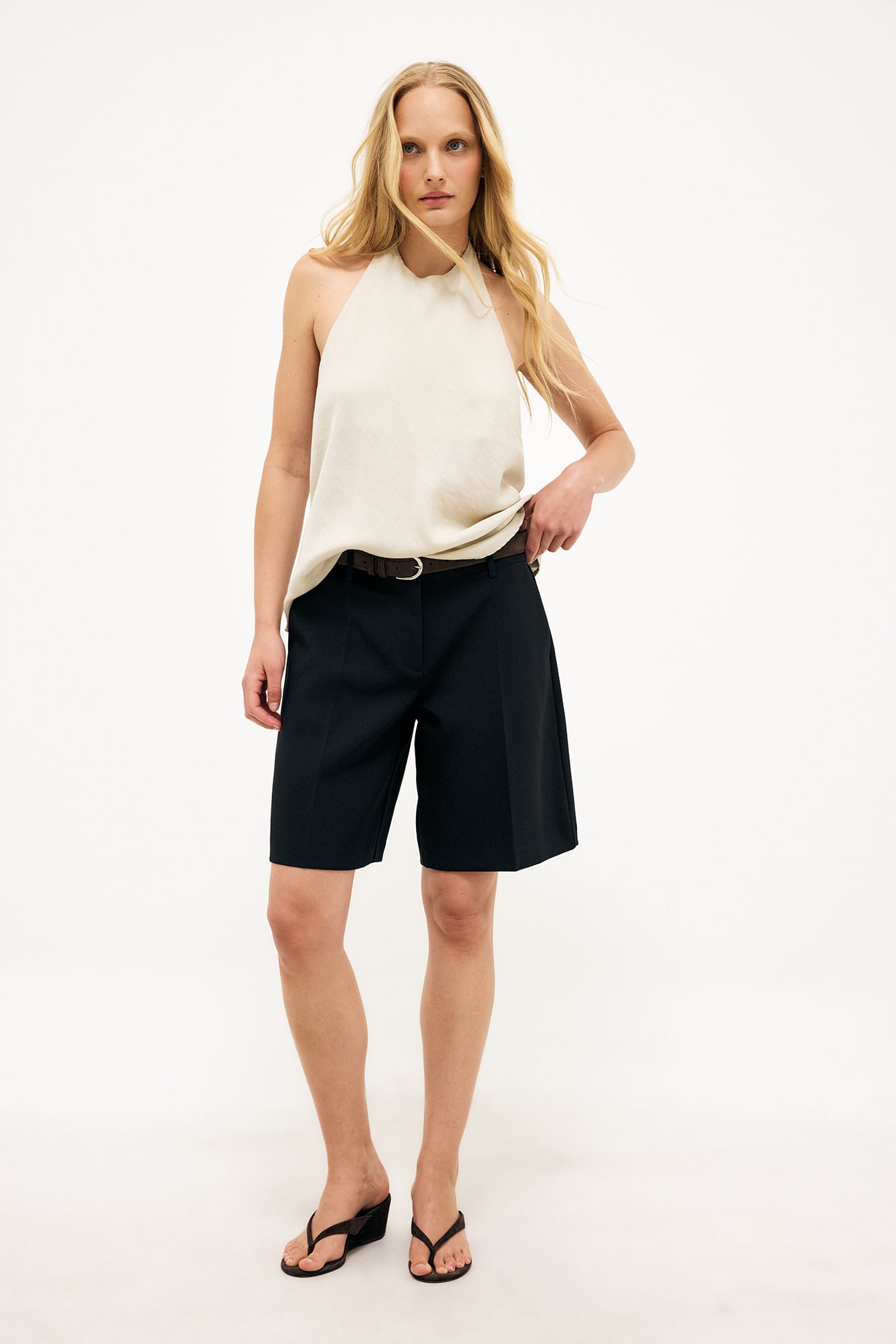 Korte broek met wijde pijpen en halfhoge taille - Zomerset - Zwart - EU 42 - NA-KD / NAKD