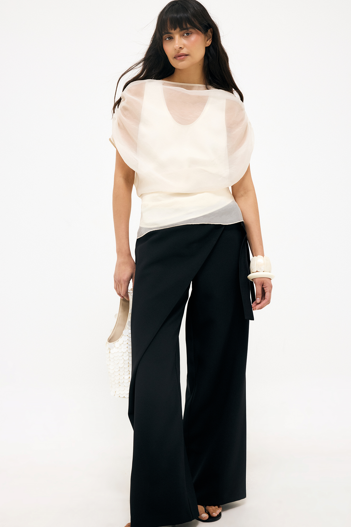 Wide overlap pants black — byxor med fickor från NA-KD
