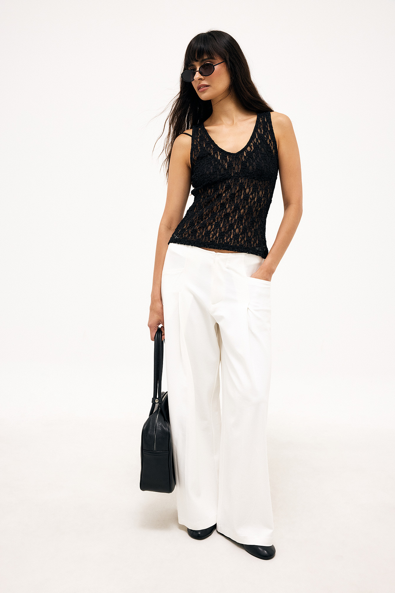 Wide pleat detail trousers offwhite — byxor med fickor från NA-KD