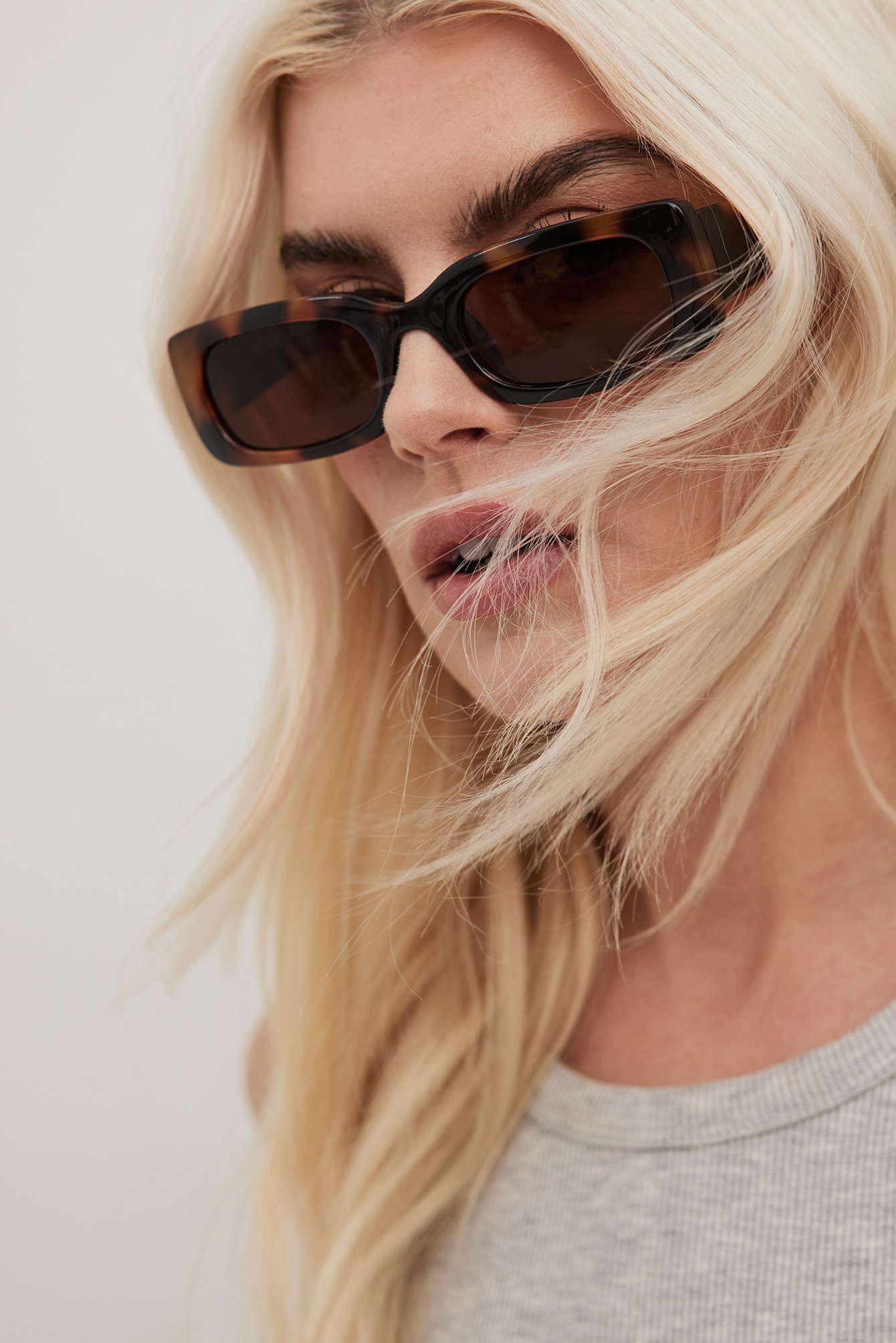 Resirkulerte solbriller med bred retrolook Brun