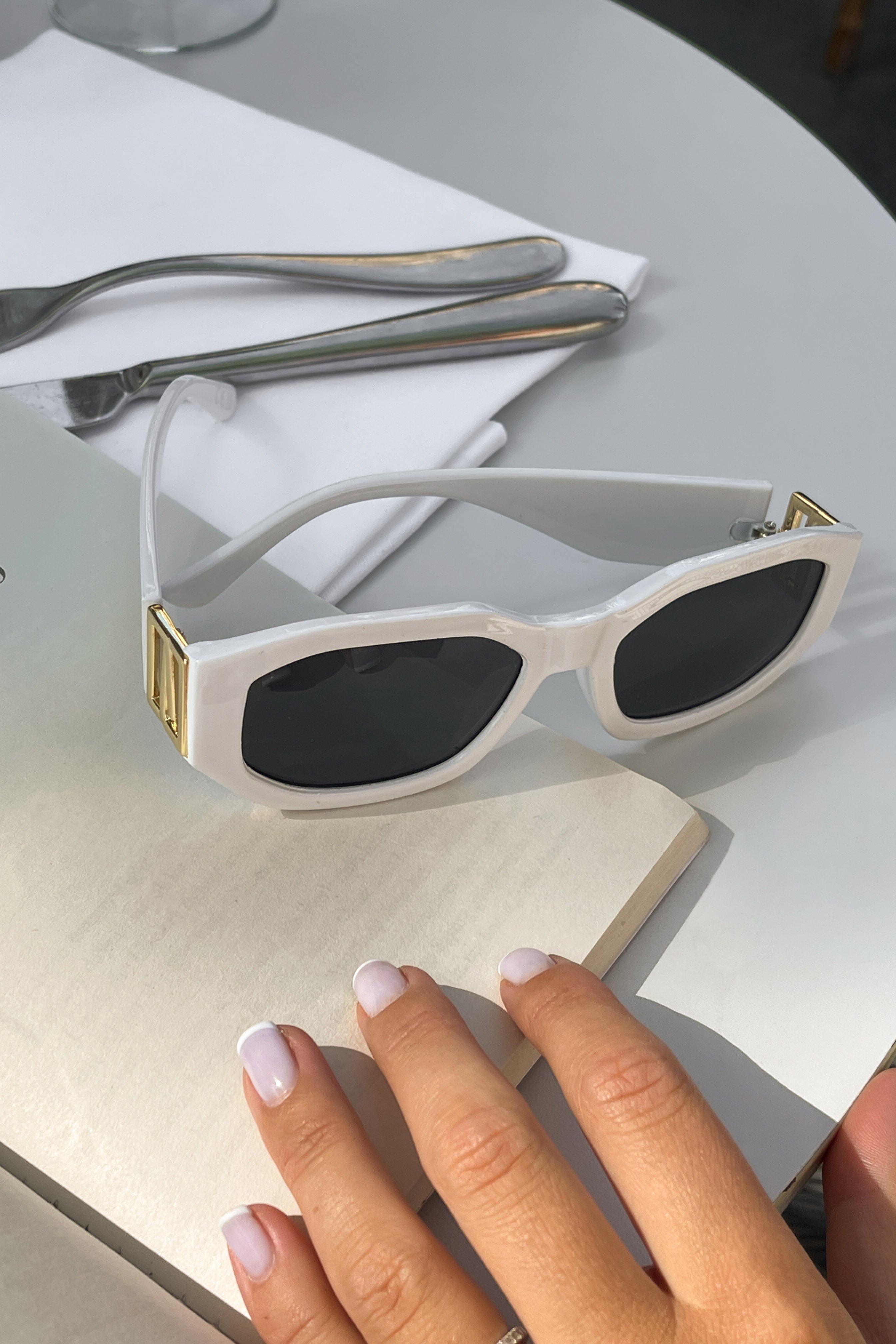 Wide Squared Sunglasses White | NA-KD