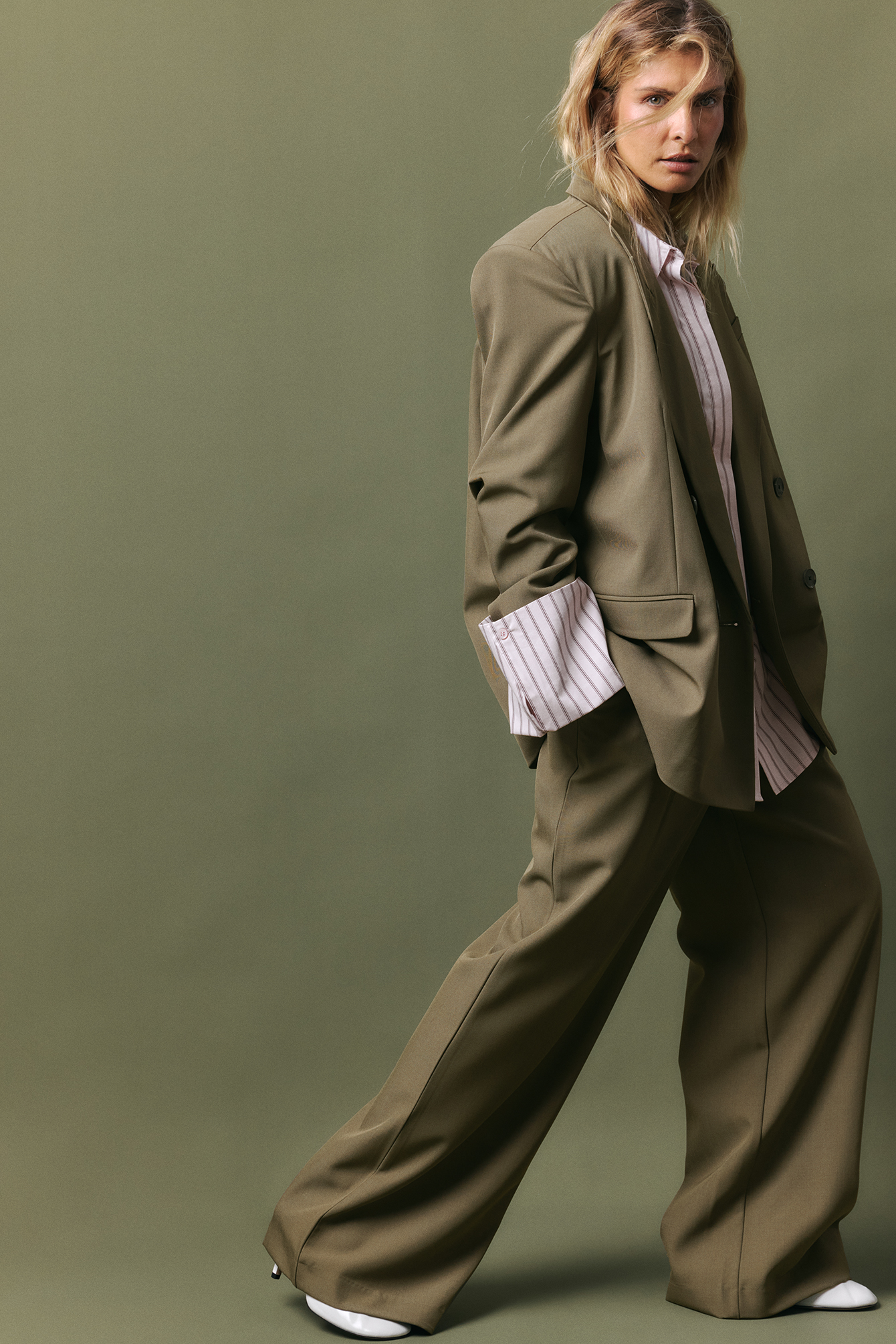 Wide suiting trousers