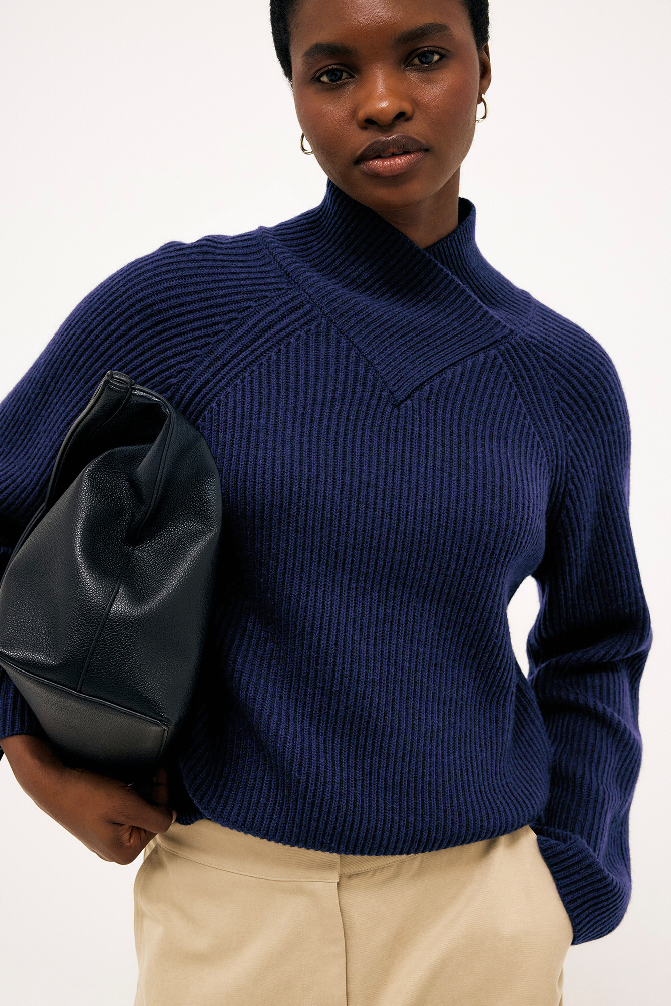 Wide V-neck Wool Blend Knit Sweater Navy | NA-KD