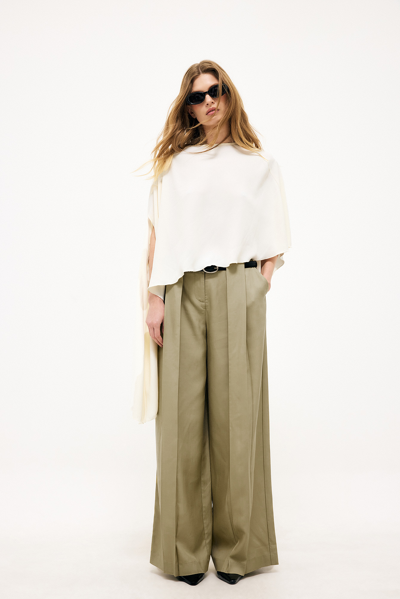 Wide waist detail pants dark beige — byxor med fickor från NA-KD