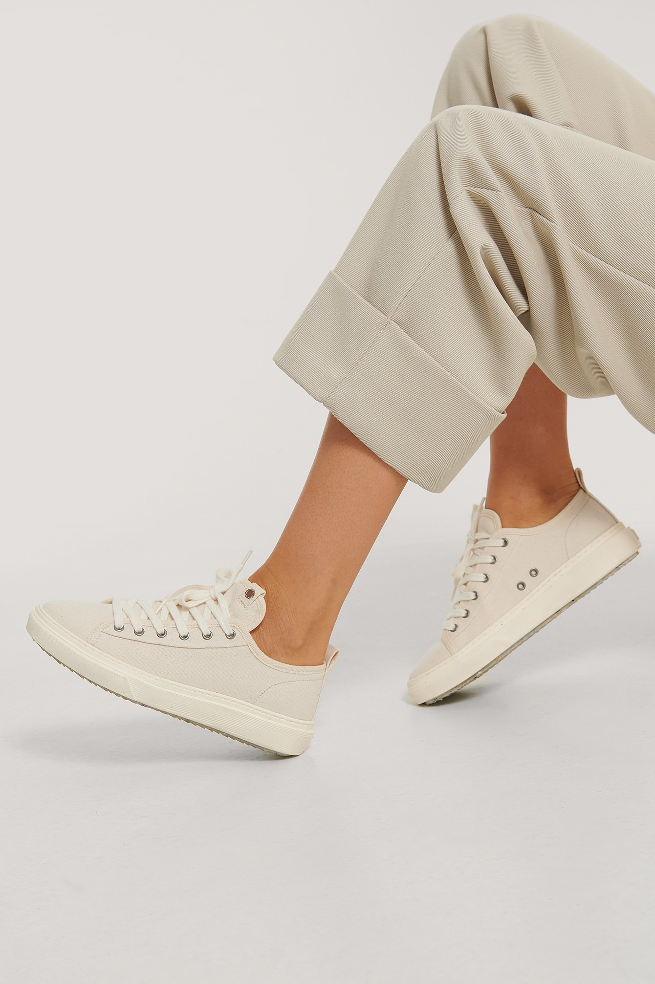 stradivarius retro sports sneakers in yellow and white