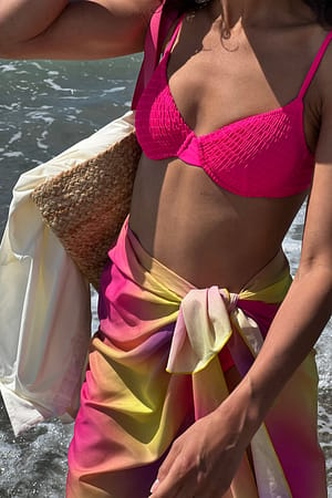 Hot Pink Bikini-BH med spraglet brystholder