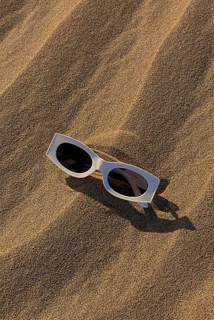 White Ovale Sonnenbrille aus Plastik