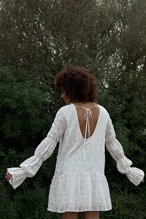 White Sukienka z rękawami