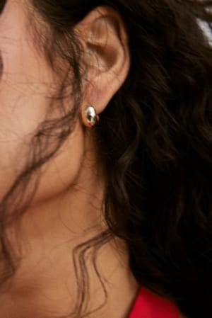 Gold 2-pakning øreringer med miniblomster