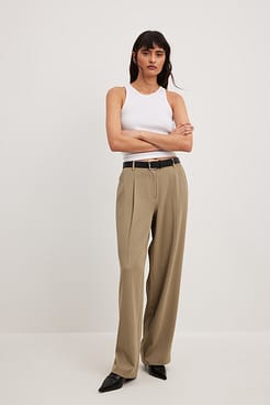 Tailored Pleated Mid Waist Pants Outfit.