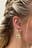 Örhängen med amuletthänge