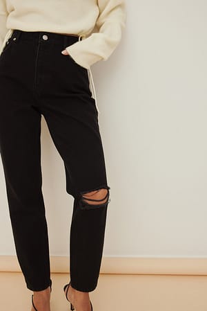 Black Slitna mom-jeans