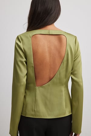 Olive Asymmetrisk bluse med åpen rygg