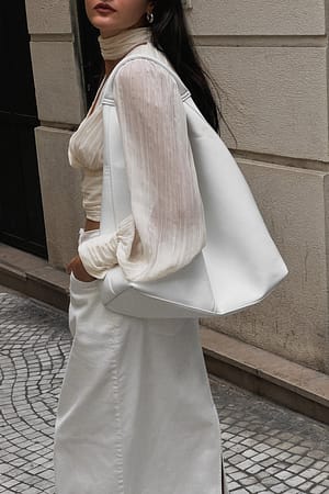 White Blusa de mangas abullonadas con detalles plisados