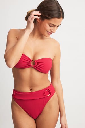 Red Bikini-Höschen mit Gürtel