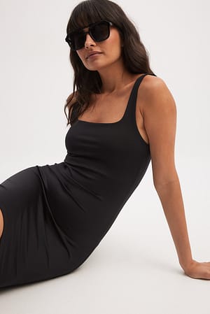 Black Bodyhugging mini-jurk met vierkante hals