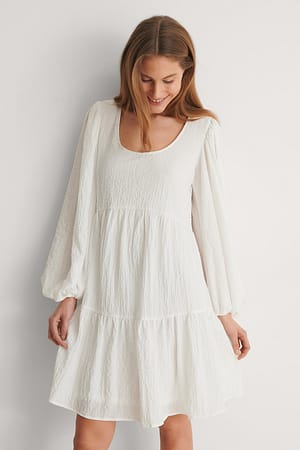 White Strukturiertes Weites Kleid Mit Ärmeln