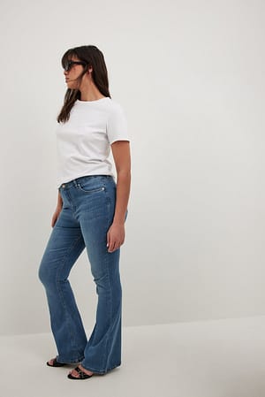 Mid Blue Ausgestellte, elastische Jeans mit hohem Bund