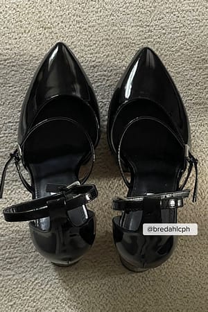 Black Zapatos de plataforma en punta