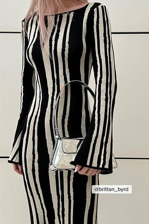 Beige/Black Stripe Vestido maxi de punto con manga ancha
