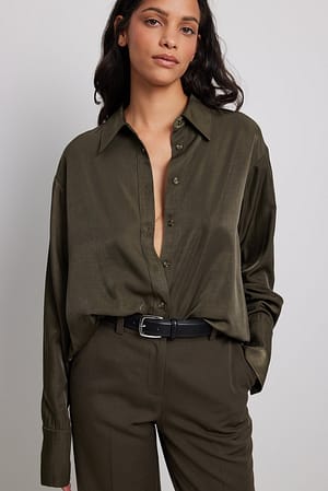 Dark Brown Skjorte med børstet satin med detaljer i ryggen