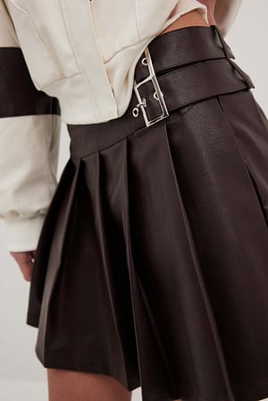 Brown Minifalda de PU con detalle de hebilla