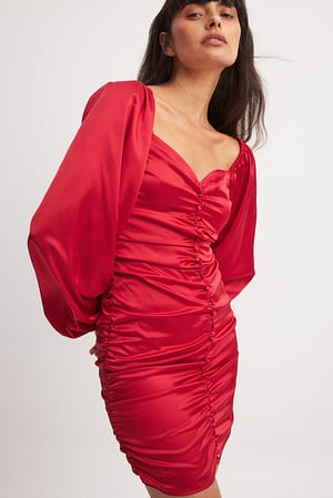 Red Marszczona sukienka mini z ozdobnymi guzikami