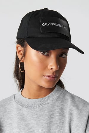 J Calvin Klein Jeans Cap W Black | NA-KD