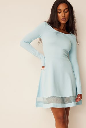 Light Blue Kleid mit runden Cut-Outs