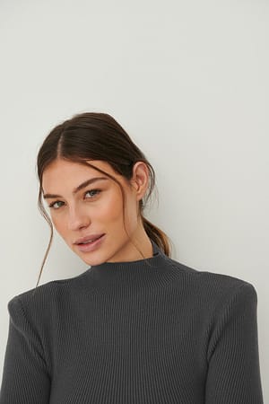 Shoulder Padded Ribbed Sweater Grey | NA-KD