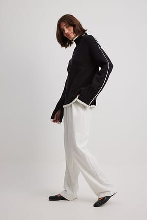 Black/White Strikket genser med rullekrage og kontrastdetaljer