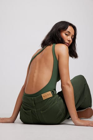 Khaki Green Body med åpen rygg