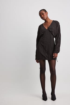 Black Gekreukte mini-jurk met strikdetail
