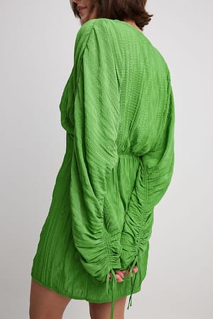 Green Rynkad miniklänning med knytdetalj