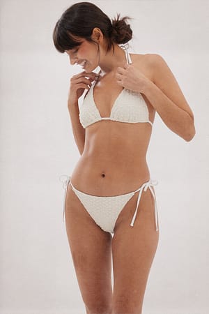White Braguita de bikini de ganchillo