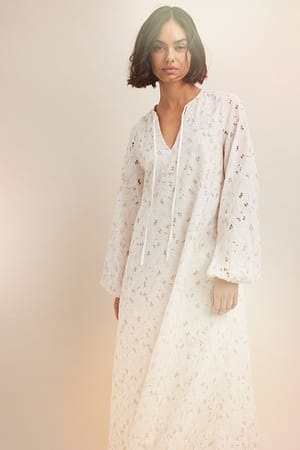 White/Beige Zwiewna dziergana sukienka maxi