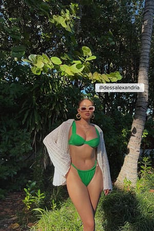 Green Drapiertes glänzendes Bikini-Höschen mit hohem Schnitt