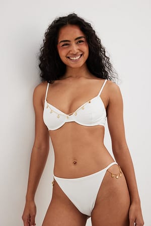 Offwhite Bikini-Höschen mit kleinem Sonnendetail