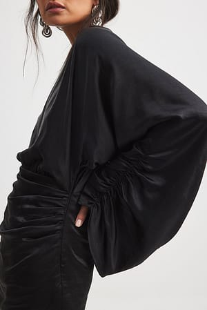 Black Satinklänning med draperad detail