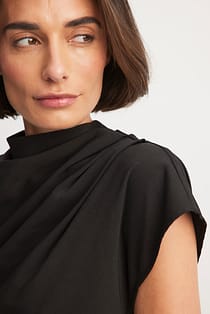 Draped Top Black NA-KD