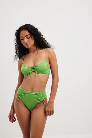 Green Bikinitrusser med høj benudskæring