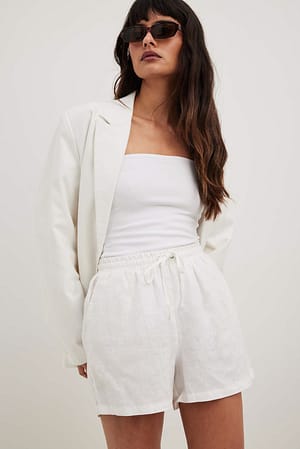 White Leinen-Shorts mit elastischem Taillenbund