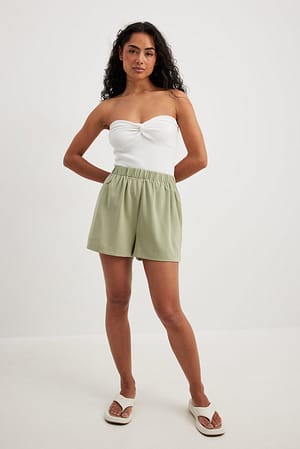 Tea Green Shorts med vidde og elastisk linning
