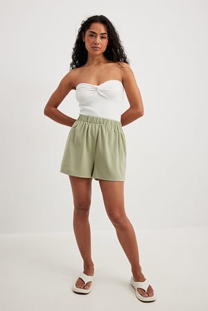 Tea Green Fließende Shorts mit elastischem Bund