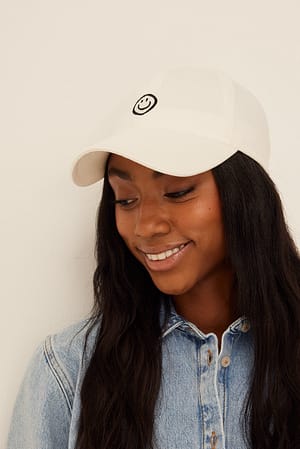 Off White Lisa & Lena for NA-KD Embroidery Cap