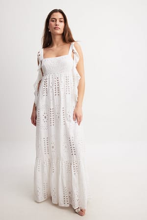White Sukienka maxi z haftem angielskim i falbankami na ramionach