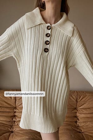 Cream Strikket oversized genser med knappedetaljer