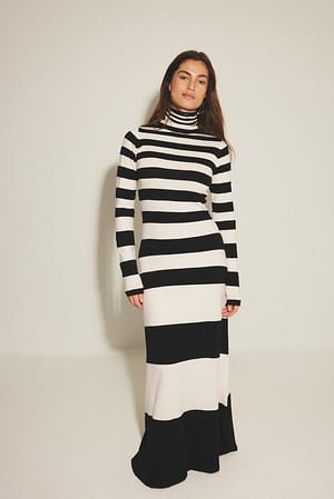 Black/White Robe longue rayée en tricot fin