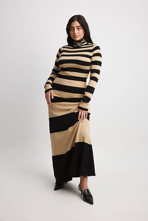Black/Camel Robe longue rayée en tricot fin